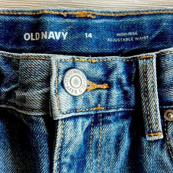 Old Navy Girls 5 Pocket Jean Shorts Medium Wash - Never Worn! - Size 14 - Picture 4 of 5